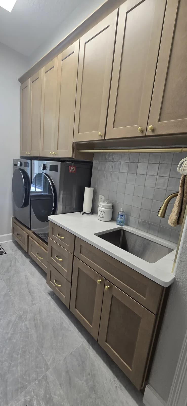 Tampa Bay kitchen with full height slab backsplash behind the range