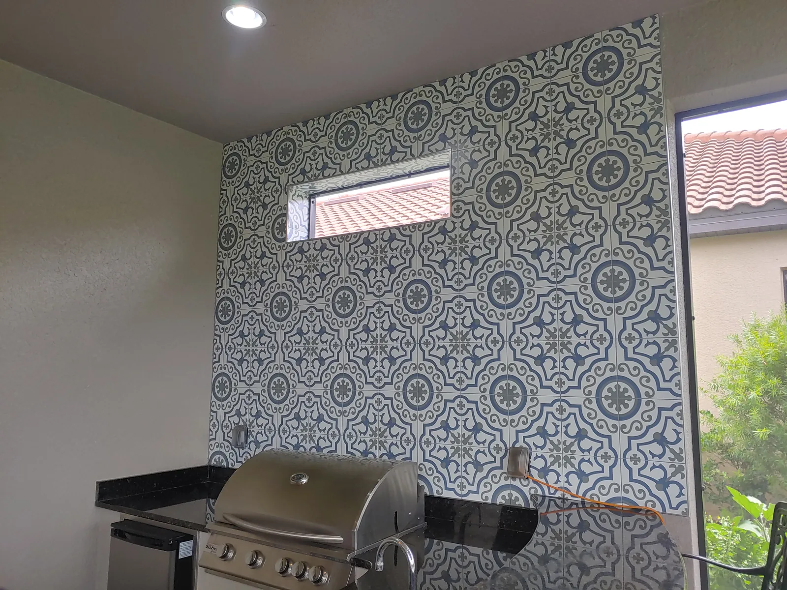 Custom kitchen and outdoor backsplash tile installation, Tampa Bay (project 2)